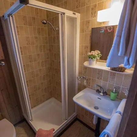 Дом отдыха Spellbound A Romantic Hideaway For Adults Aged 18-35